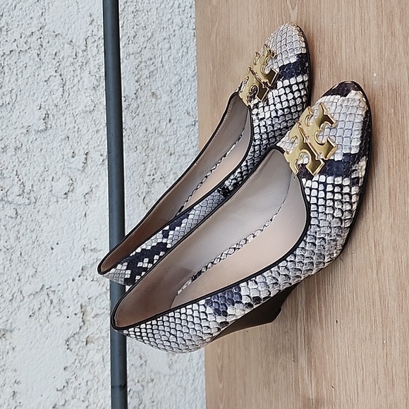 TORY BURCH Astoria Snakeskin Print Wedge Shoe 6 - Picture 3 of 13
